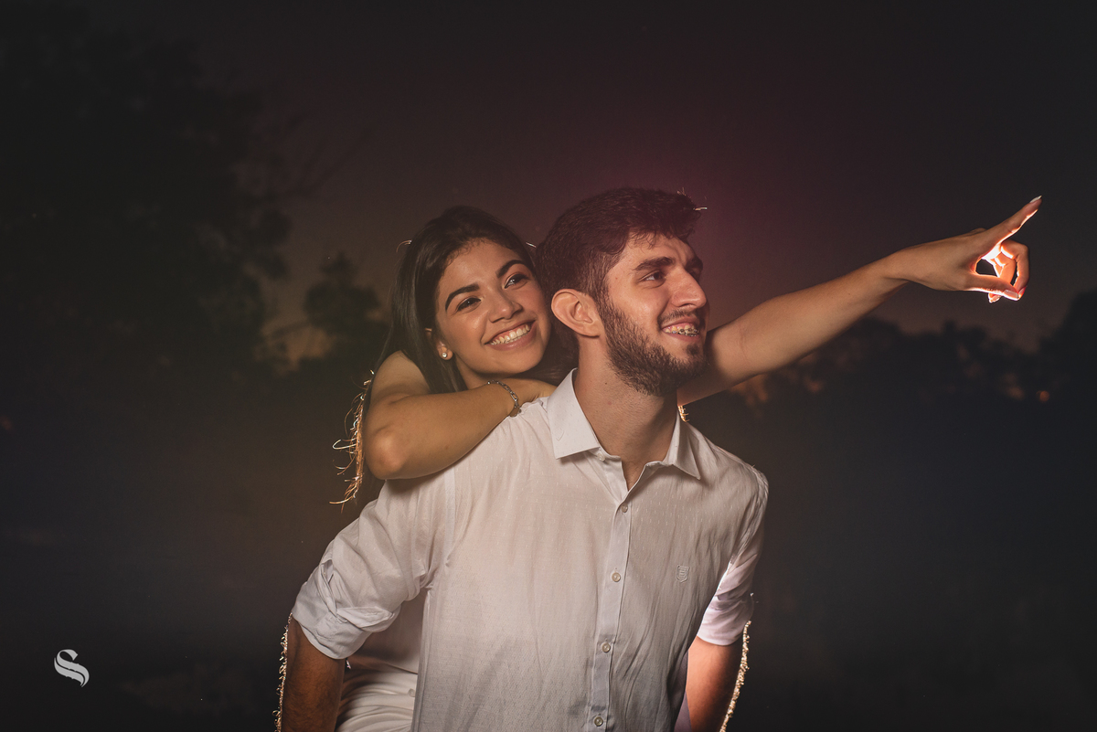 Ensaio de casal pré-wedding de Deborah e Mauricio no Espaço Bem Viver em Rondonópolis, pelo fotografo Sergio Simões 