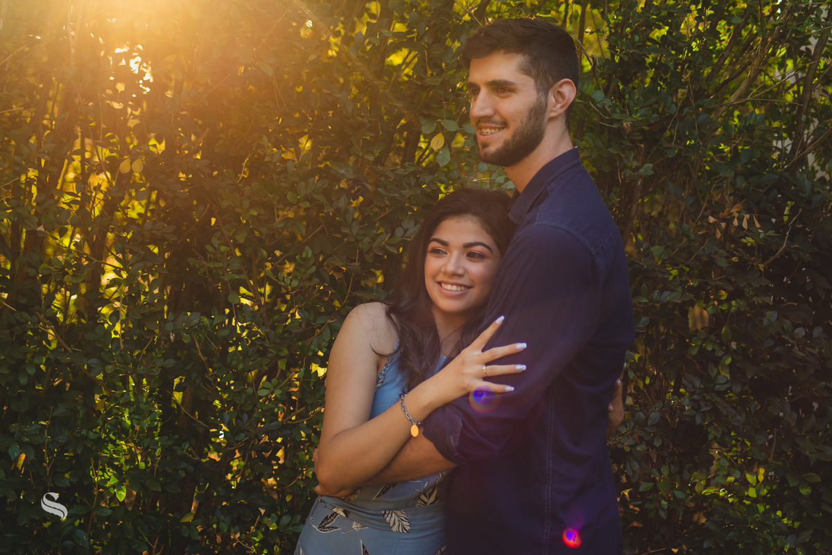 Ensaio de casal pré-wedding de Deborah e Mauricio no Espaço Bem Viver em Rondonópolis, pelo fotografo Sergio Simões 