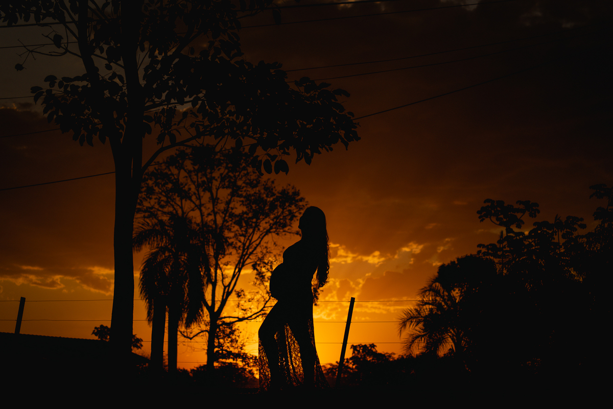 Ensaio de gestante, da Alessandra Lins, esposa do psicologo Alisson Lins, trabalho de fotografia realizado no Espaço Bem Viver na cidade de Rondonopoilis, Mato Grosso, pelo fotografo Sergio Simões Fotografia.