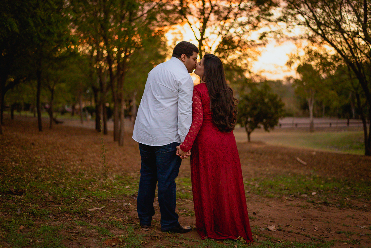 Ensaio de gestante, da Alessandra Lins, esposa do psicologo Alisson Lins, trabalho de fotografia realizado no Espaço Bem Viver na cidade de Rondonopoilis, Mato Grosso, pelo fotografo Sergio Simões Fotografia.