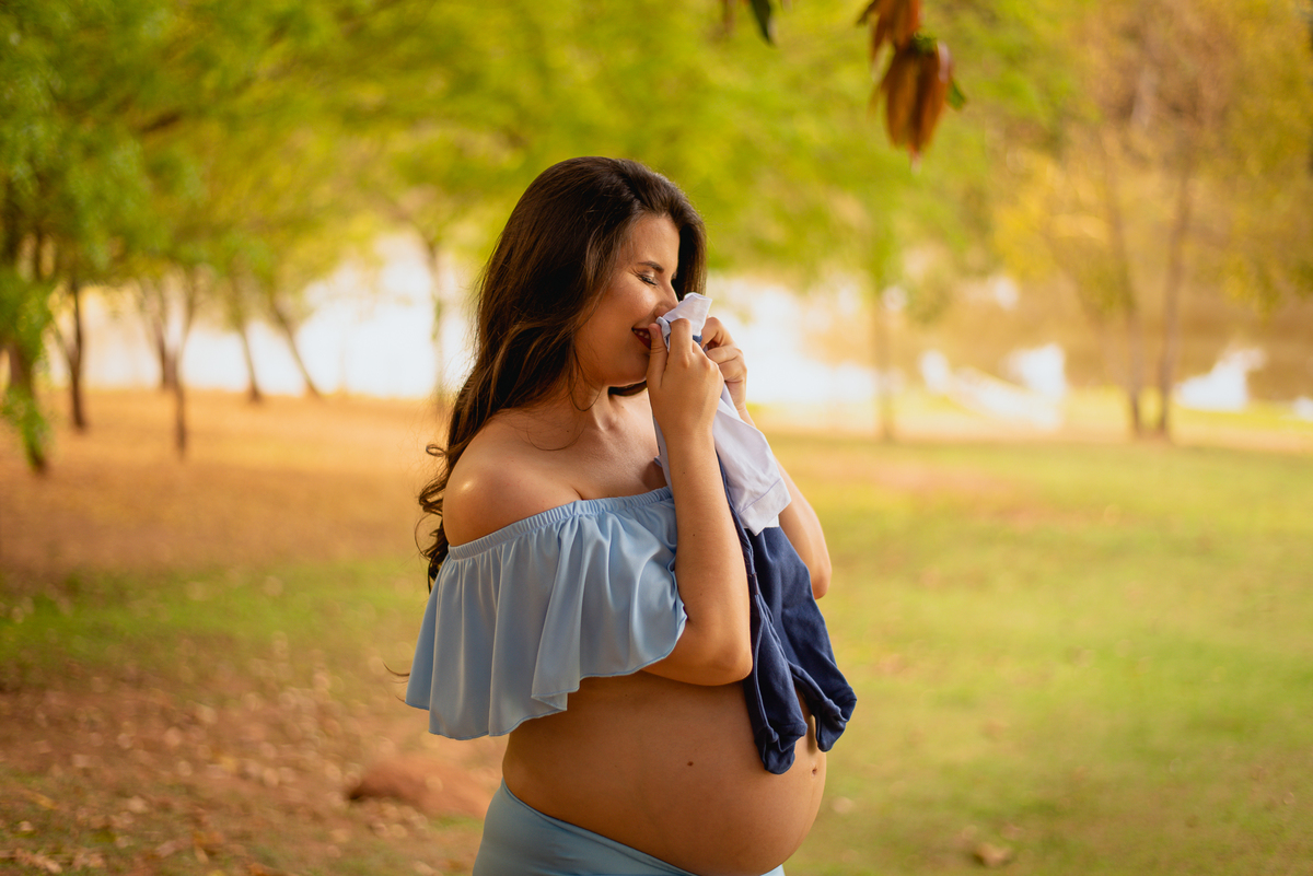 Ensaio de gestante, da Alessandra Lins, esposa do psicologo Alisson Lins, trabalho de fotografia realizado no Espaço Bem Viver na cidade de Rondonopoilis, Mato Grosso, pelo fotografo Sergio Simões Fotografia.