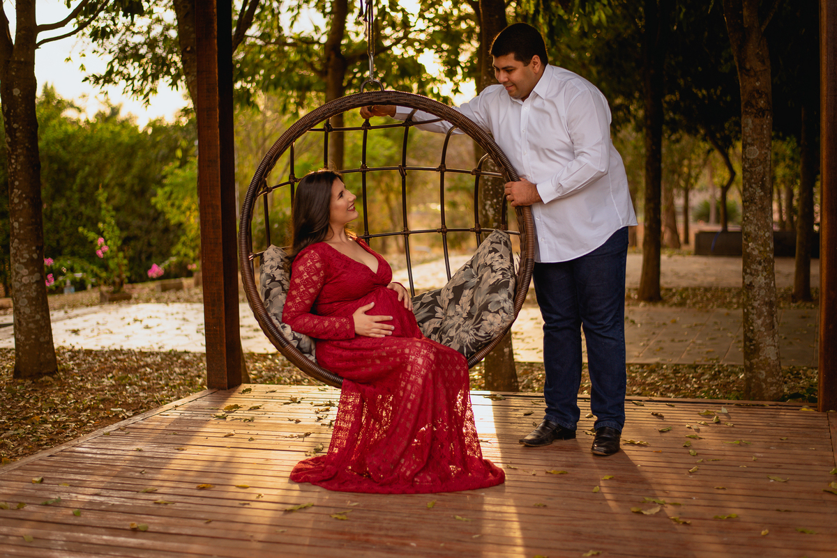 Ensaio de gestante, da Alessandra Lins, esposa do psicologo Alisson Lins, trabalho de fotografia realizado no Espaço Bem Viver na cidade de Rondonopoilis, Mato Grosso, pelo fotografo Sergio Simões Fotografia.