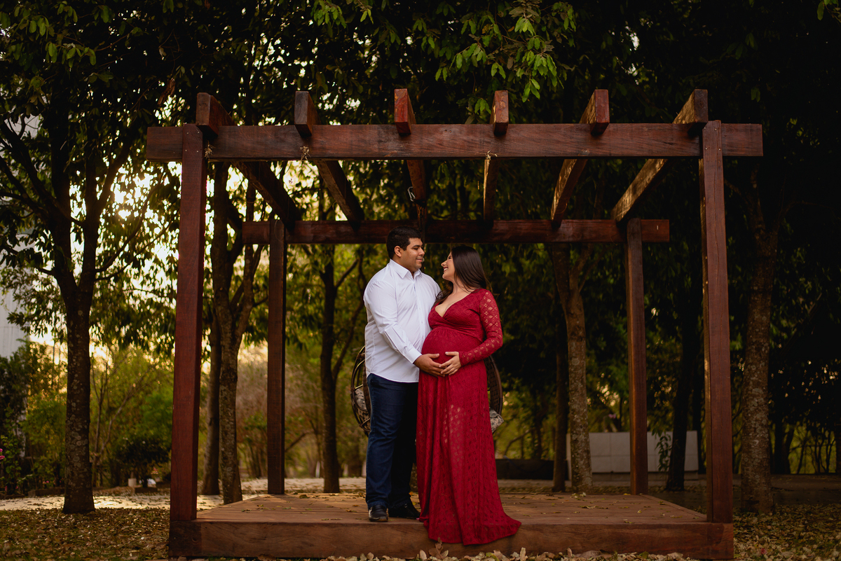 Ensaio de gestante, da Alessandra Lins, esposa do psicologo Alisson Lins, trabalho de fotografia realizado no Espaço Bem Viver na cidade de Rondonopoilis, Mato Grosso, pelo fotografo Sergio Simões Fotografia.