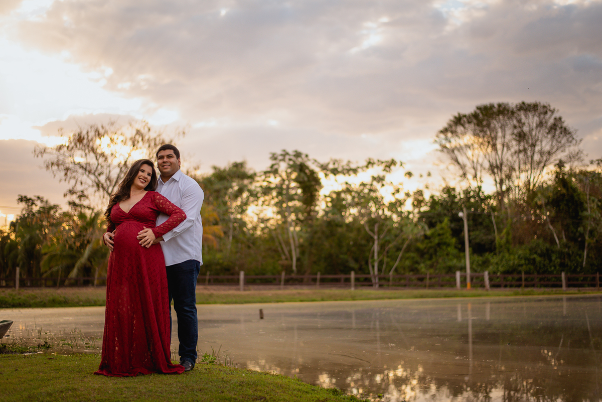 Ensaio de gestante, da Alessandra Lins, esposa do psicologo Alisson Lins, trabalho de fotografia realizado no Espaço Bem Viver na cidade de Rondonopoilis, Mato Grosso, pelo fotografo Sergio Simões Fotografia.