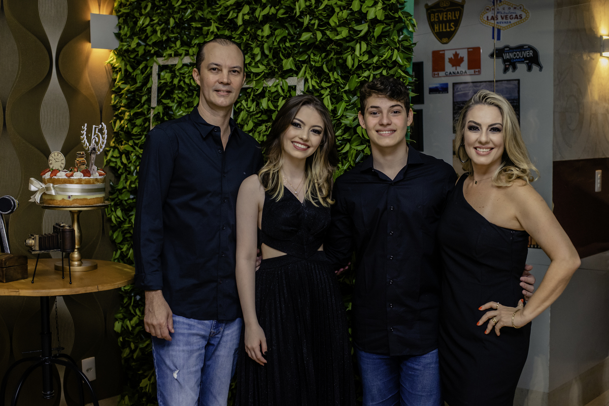 Fotografia 15 anos, Fotografo Sergio Simões de Rondonópolis-MT, Maquiagem de debuntante, festa de debutante, fotos de 15 anos, vestido para 15 anos, aniversário de 15 anos, Valsa de 15 anos