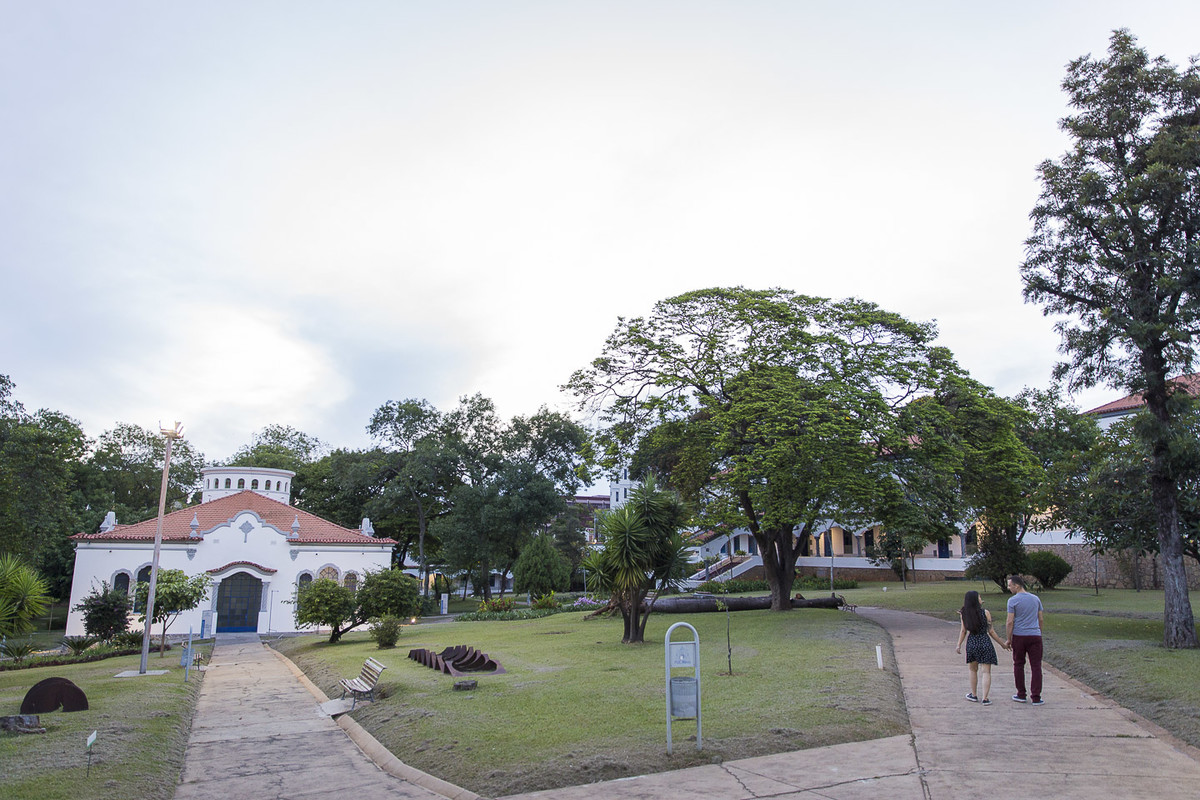 Pré-Wedding Heliene e Bruno - Puc Minas Coração Eucarístico - Belo Horizonte - Victor Ataide