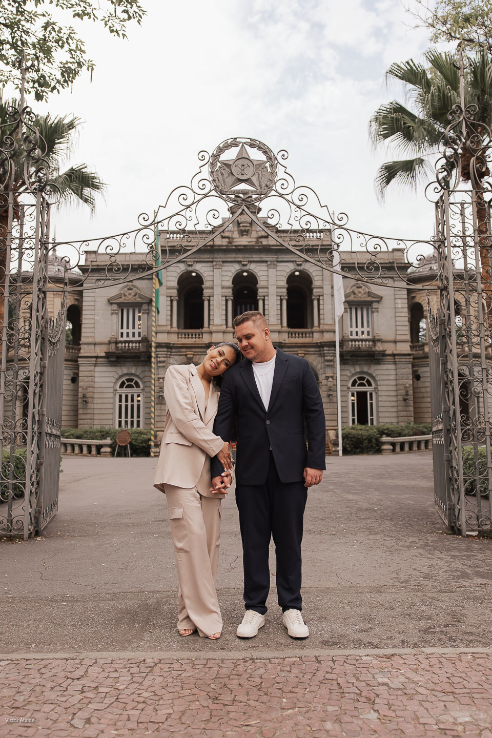 belo horizonte, casal, ensaio, ensaio de casal, fotógrafo victor ataide, palácio da liberdade, pedro leopoldo, praça da liberdade, victor ataide, ensaio na praça da liberdade, ensaio de casal no palácio da liberdade