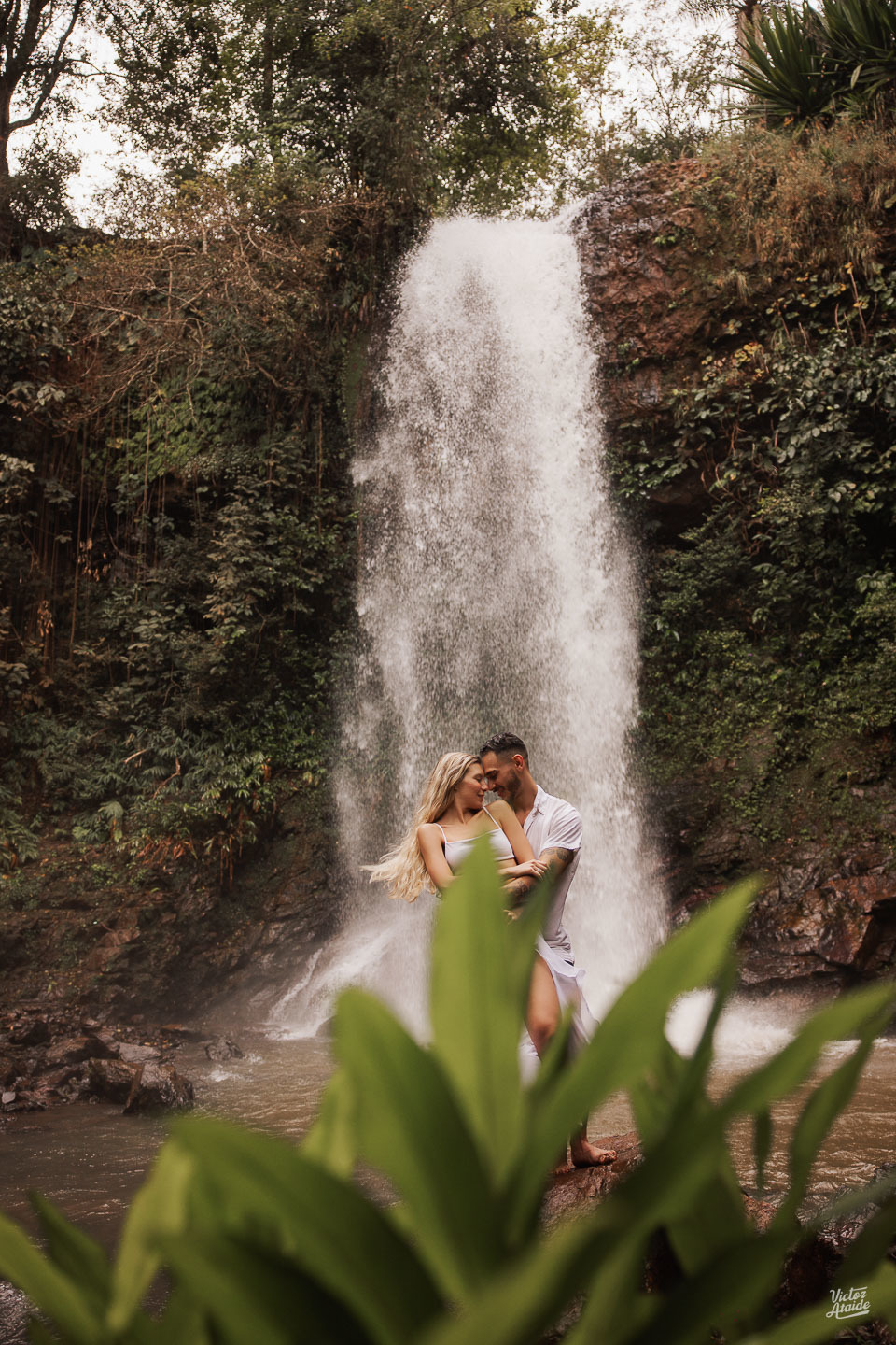 fotógrafo bh, belo horizonte, cachoeira, casal tumblr, ensaio de casal, ensaio de casal na cachoeira, fotógrafo victor ataide, fotos de casal, pedro leopoldo, uberlandia, victor ataide