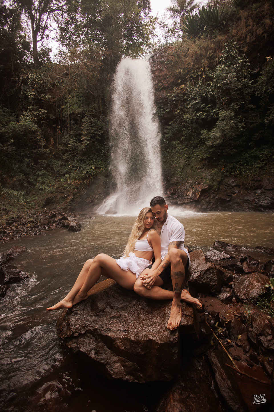 fotógrafo bh, belo horizonte, cachoeira, casal tumblr, ensaio de casal, ensaio de casal na cachoeira, fotógrafo victor ataide, fotos de casal, pedro leopoldo, uberlandia, victor ataide