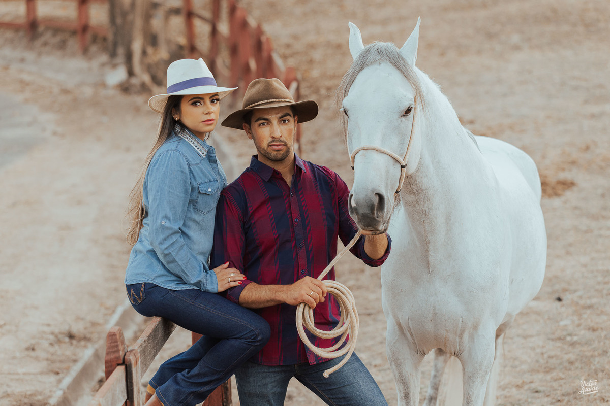 fotografo bh, fotógrafo de casamento bh, belo horizonte, casar, cavalo, chapéu, ensaio com cavalo, ensaio pré, ensaio pré-casamento, ensaio rústico, fotografia, fotógrafo, fotógrafo de casamento, haras, pedro leopoldo, victor ataide
