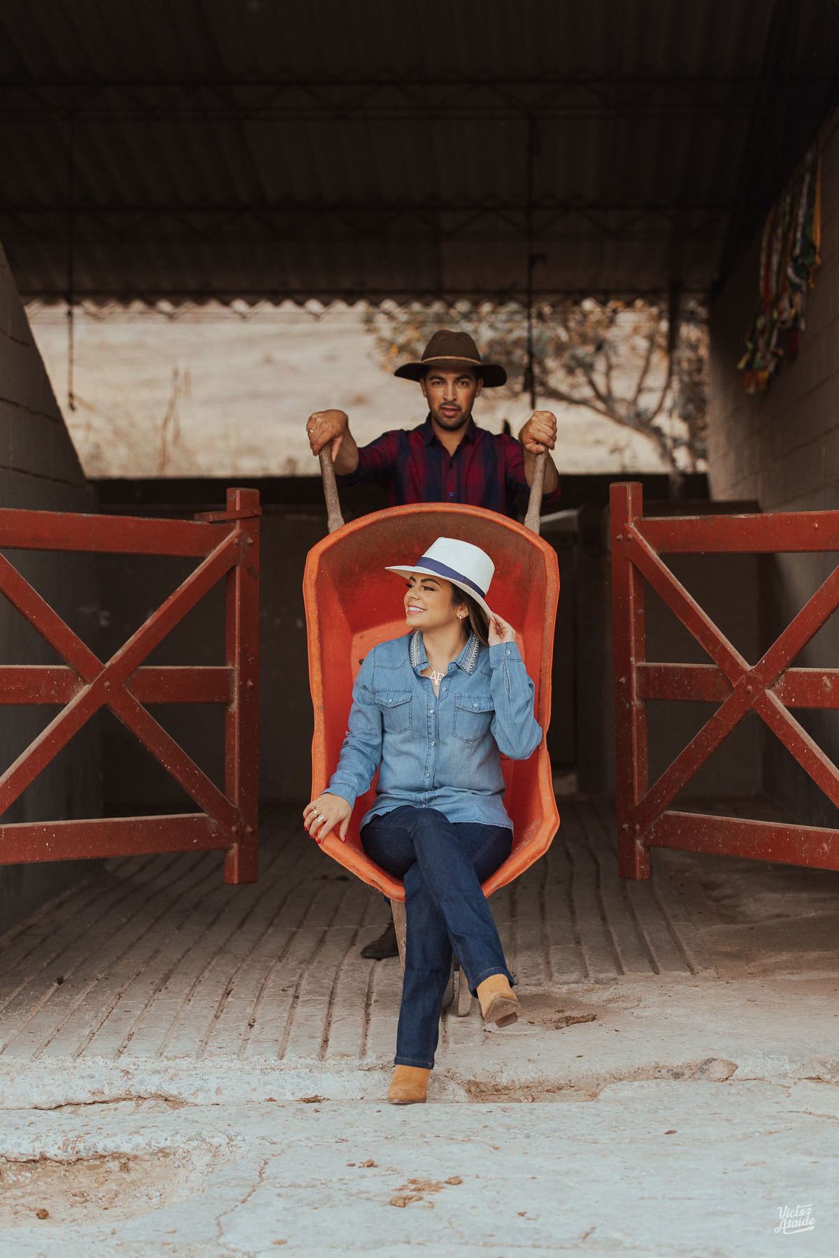 fotografo bh, fotógrafo de casamento bh, belo horizonte, casar, cavalo, chapéu, ensaio com cavalo, ensaio pré, ensaio pré-casamento, ensaio rústico, fotografia, fotógrafo, fotógrafo de casamento, haras, pedro leopoldo, victor ataide