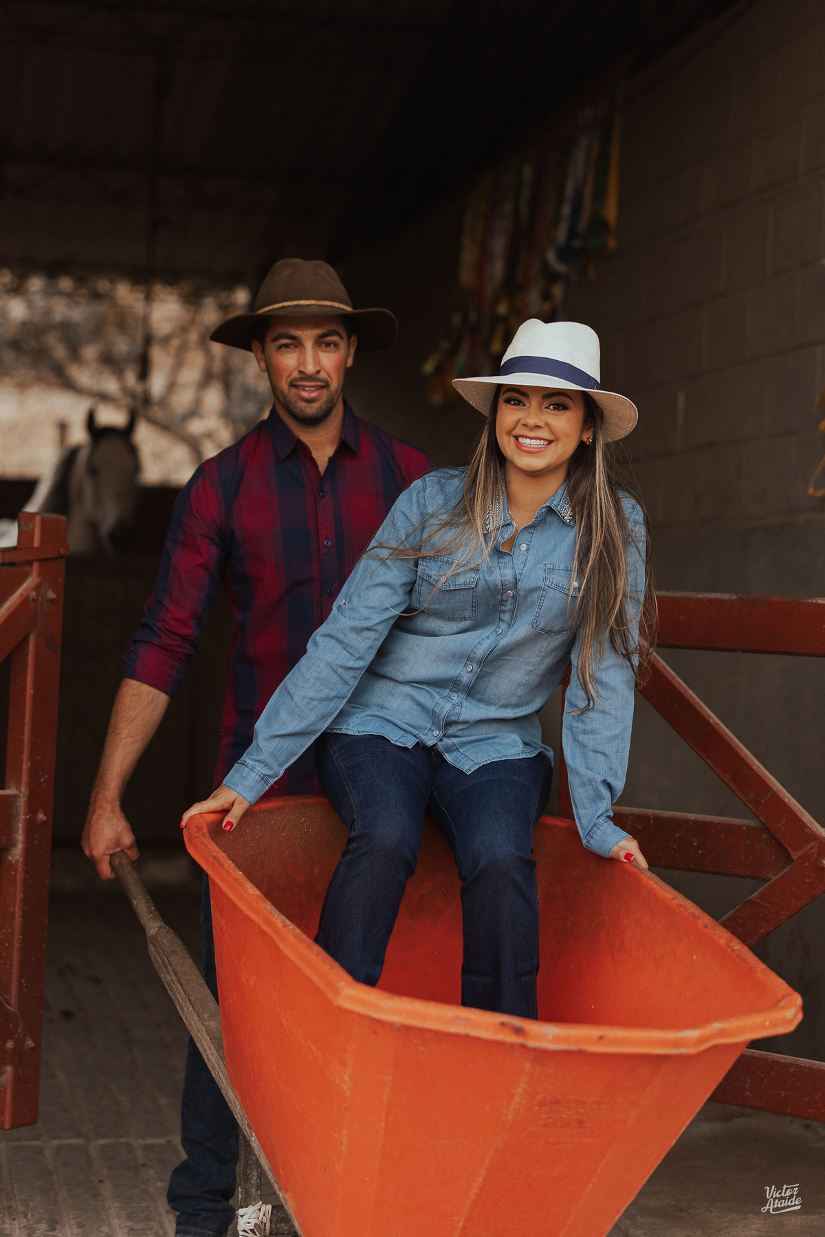 fotografo bh, fotógrafo de casamento bh, belo horizonte, casar, cavalo, chapéu, ensaio com cavalo, ensaio pré, ensaio pré-casamento, ensaio rústico, fotografia, fotógrafo, fotógrafo de casamento, haras, pedro leopoldo, victor ataide