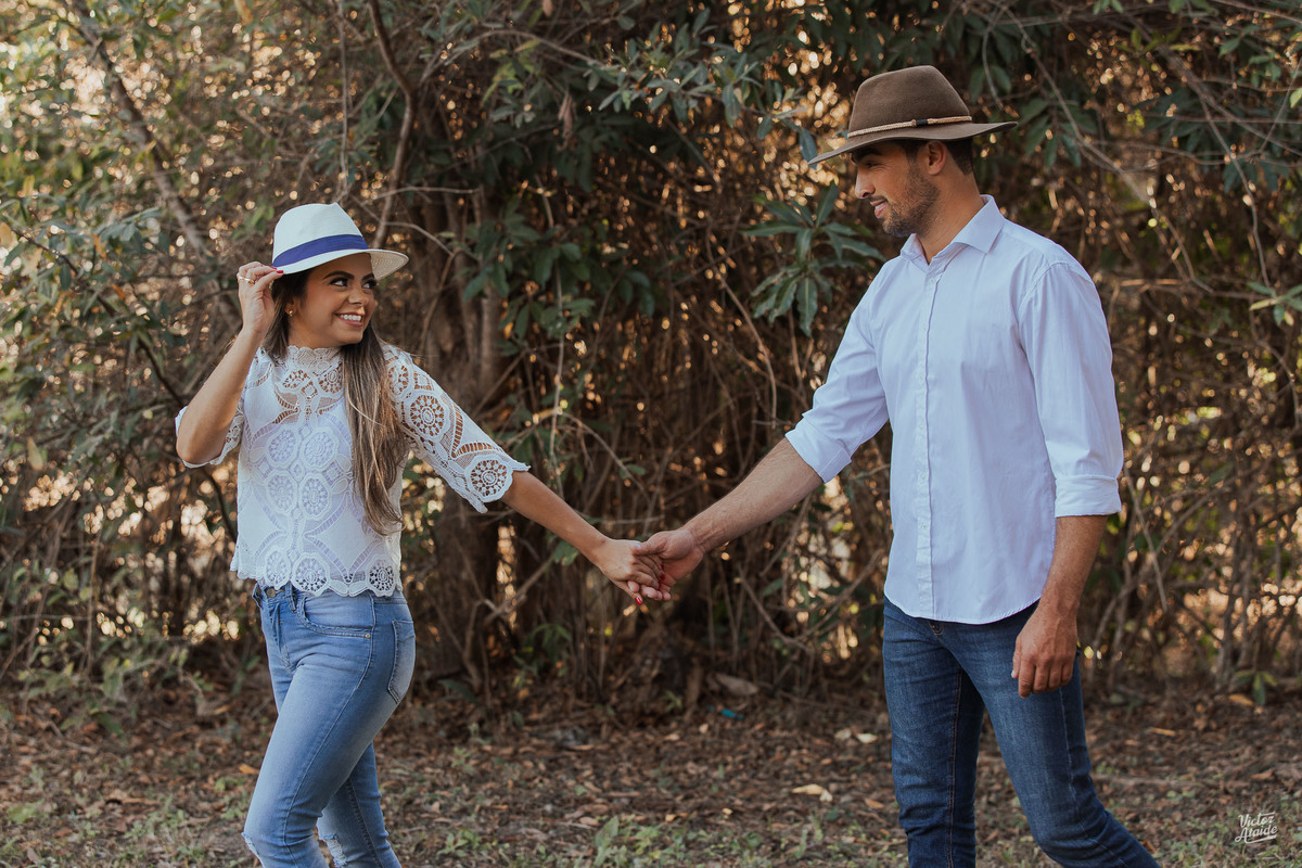 fotografo bh, fotógrafo de casamento bh, belo horizonte, casar, cavalo, chapéu, ensaio com cavalo, ensaio pré, ensaio pré-casamento, ensaio rústico, fotografia, fotógrafo, fotógrafo de casamento, haras, pedro leopoldo, victor ataide