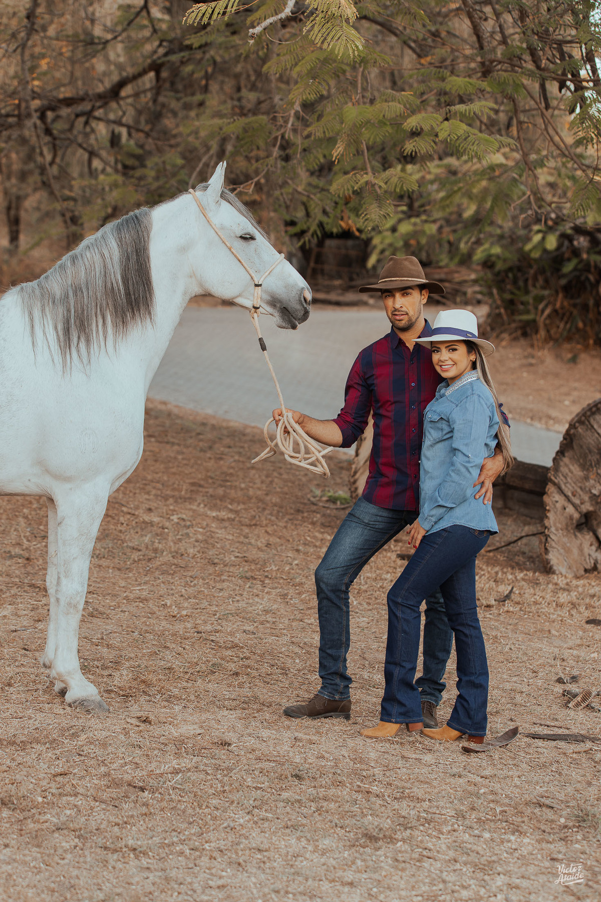fotografo bh, fotógrafo de casamento bh, belo horizonte, casar, cavalo, chapéu, ensaio com cavalo, ensaio pré, ensaio pré-casamento, ensaio rústico, fotografia, fotógrafo, fotógrafo de casamento, haras, pedro leopoldo, victor ataide