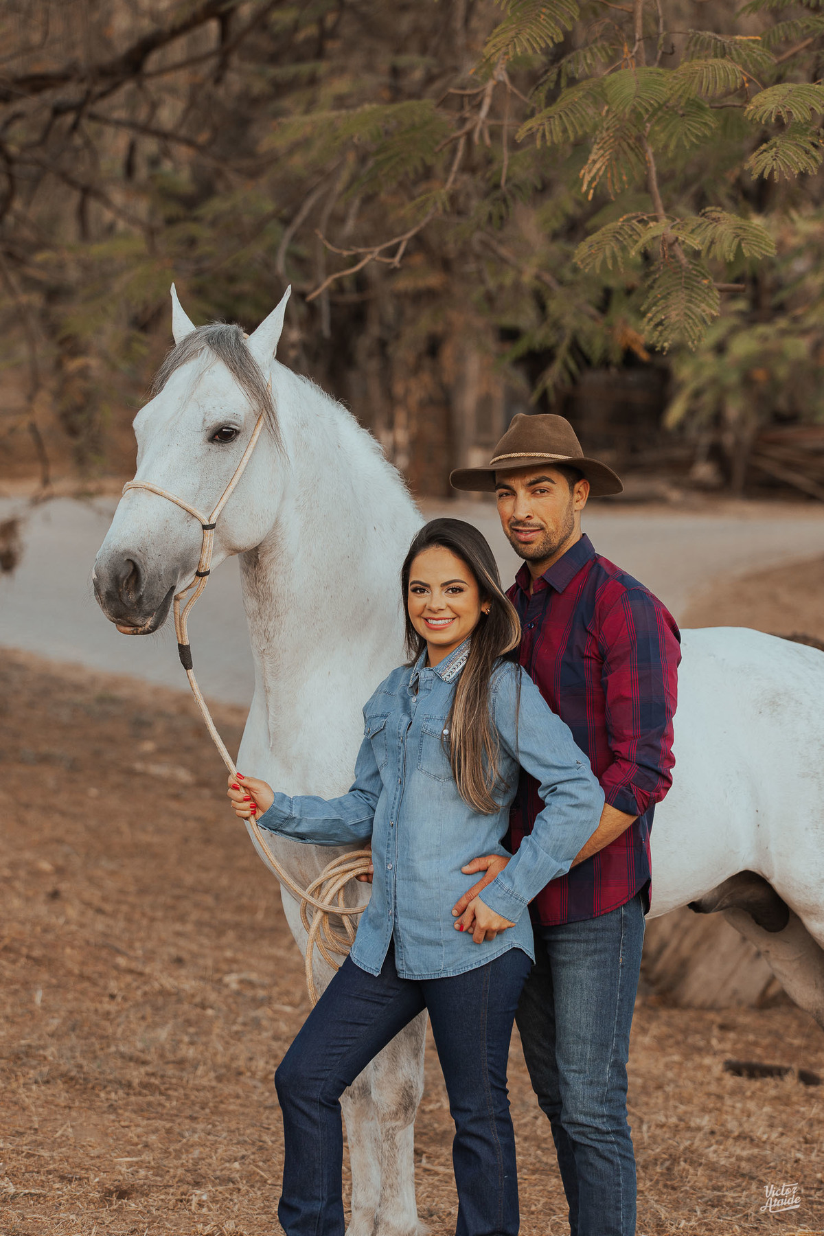 fotografo bh, fotógrafo de casamento bh, belo horizonte, casar, cavalo, chapéu, ensaio com cavalo, ensaio pré, ensaio pré-casamento, ensaio rústico, fotografia, fotógrafo, fotógrafo de casamento, haras, pedro leopoldo, victor ataide
