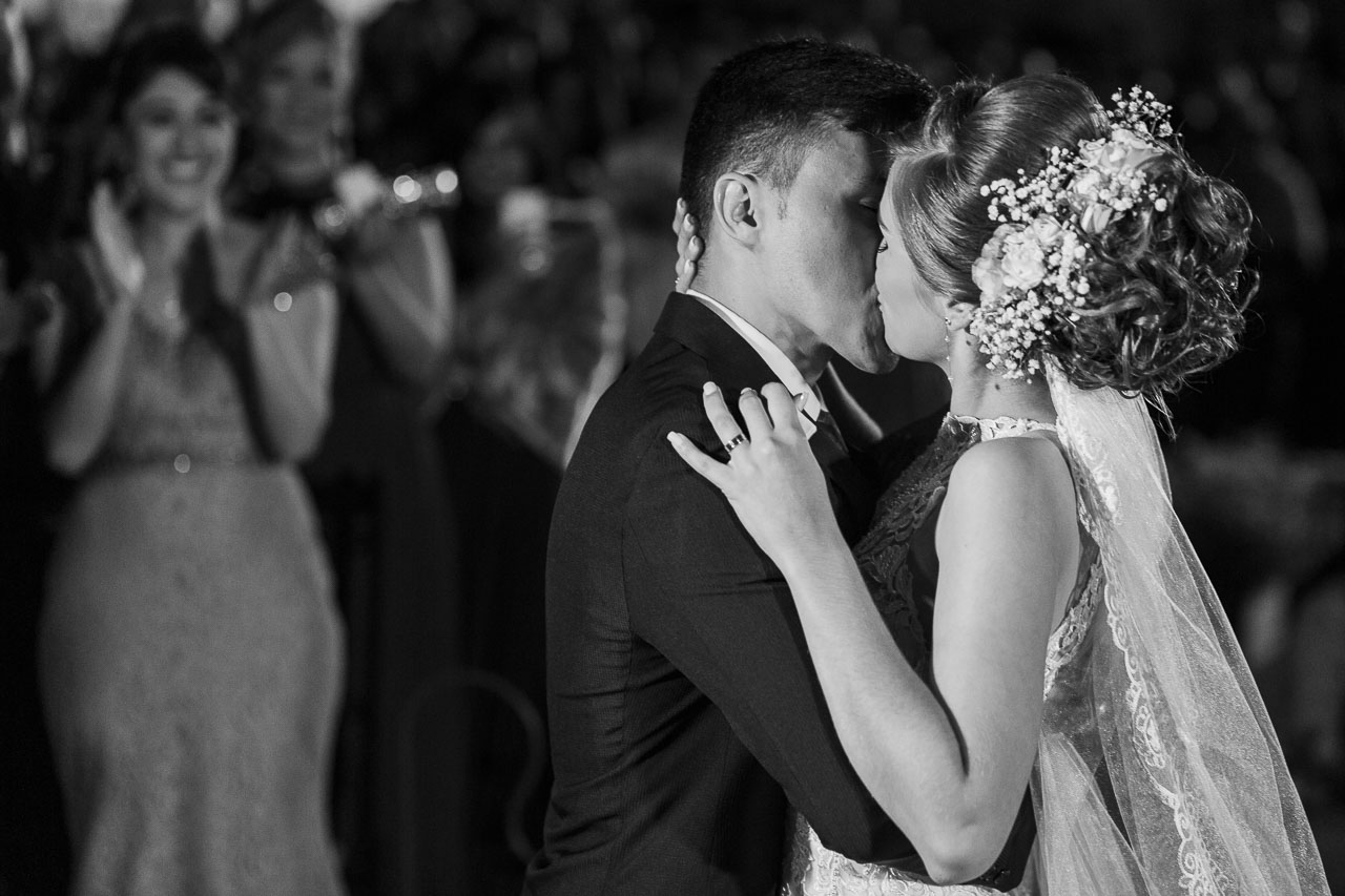 Casamento Raquel + Lucas - Victor Ataide - Vespasiano - MG - Igreja Batista Getsêman,noivos, beijoi