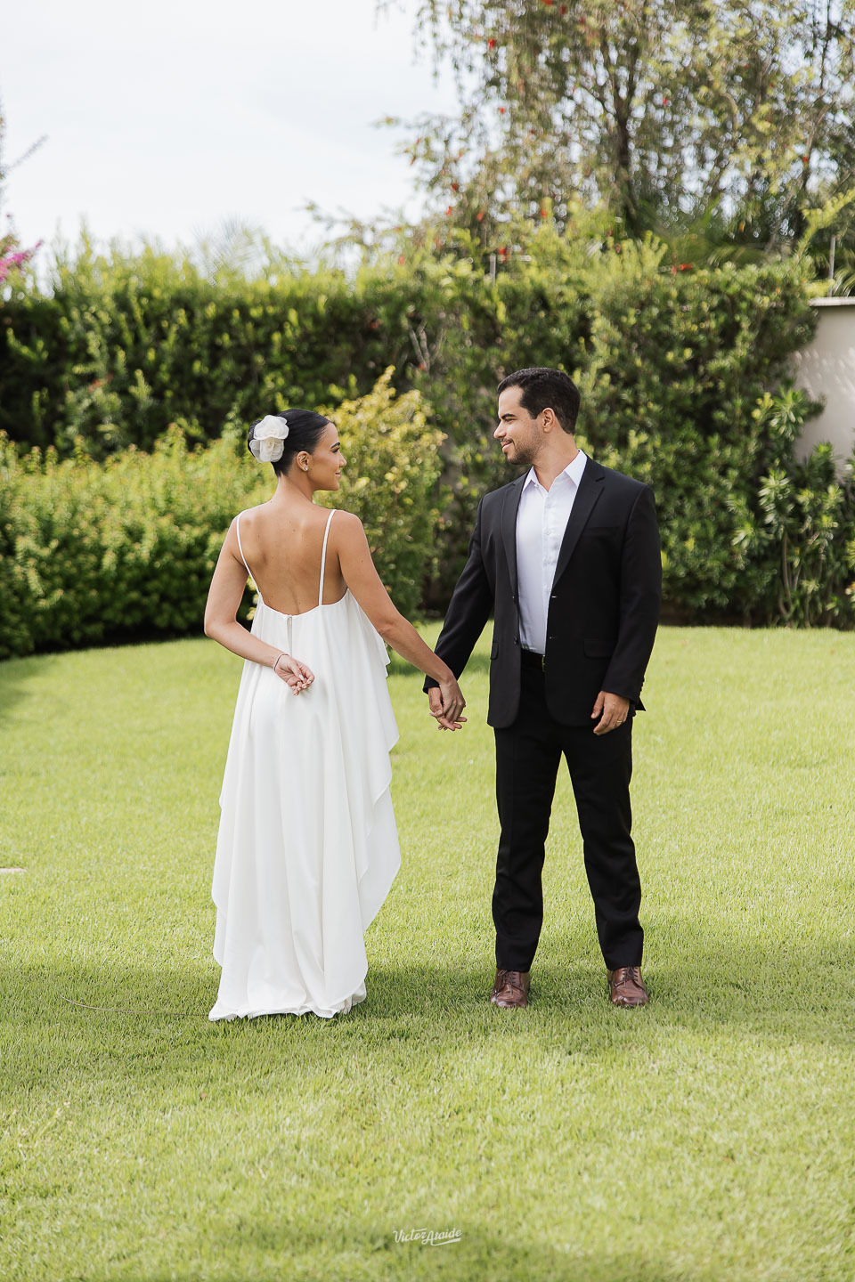 fotos clássicas de casal, ensaio pré casamento, pré wedding, ensaio de casal, fotos românticas, fotografia de casal, fotos de noivos, ensaio pré wedding, casal apaixonado, fotos naturais de casal, fotógrafo de casamento, pré casamento BH, Victor Ataide