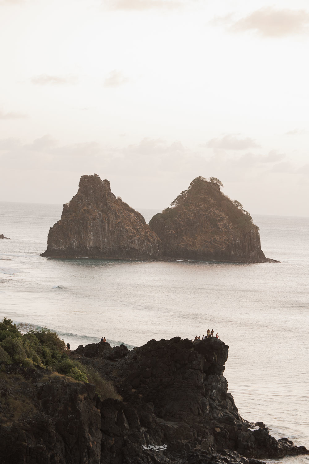 ensaio de casal em Fernando de Noronha, fotógrafo em Fernando de Noronha, Fernando de Noronha, ensaio de casal, fotos de casal, fotógrafo Victor Ataide, Victor Ataide, fotógrafo Belo Horizonte, fotógrafo Pedro Leopoldo, pré-casamento