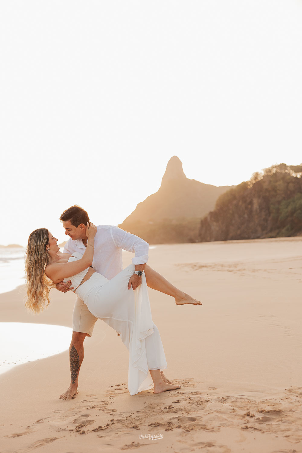 ensaio de casal em Fernando de Noronha, fotógrafo em Fernando de Noronha, Fernando de Noronha, ensaio de casal, fotos de casal, fotógrafo Victor Ataide, Victor Ataide, fotógrafo Belo Horizonte, fotógrafo Pedro Leopoldo, pré-casamento