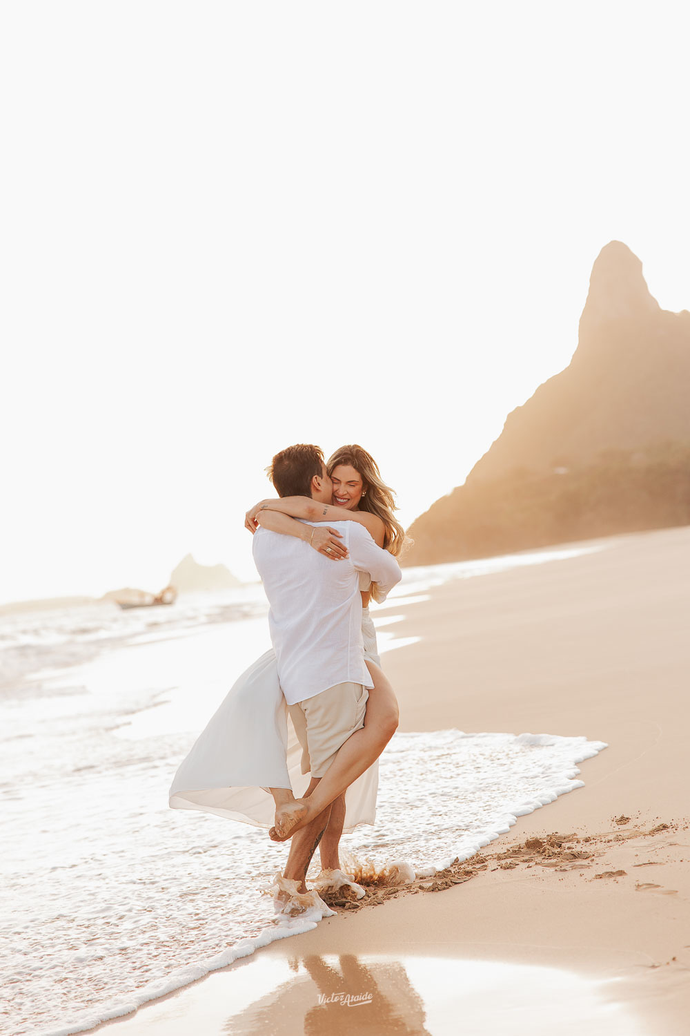 ensaio de casal em Fernando de Noronha, fotógrafo em Fernando de Noronha, Fernando de Noronha, ensaio de casal, fotos de casal, fotógrafo Victor Ataide, Victor Ataide, fotógrafo Belo Horizonte, fotógrafo Pedro Leopoldo, pré-casamento
