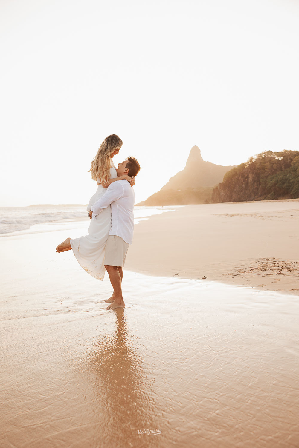 ensaio de casal em Fernando de Noronha, fotógrafo em Fernando de Noronha, Fernando de Noronha, ensaio de casal, fotos de casal, fotógrafo Victor Ataide, Victor Ataide, fotógrafo Belo Horizonte, fotógrafo Pedro Leopoldo, pré-casamento