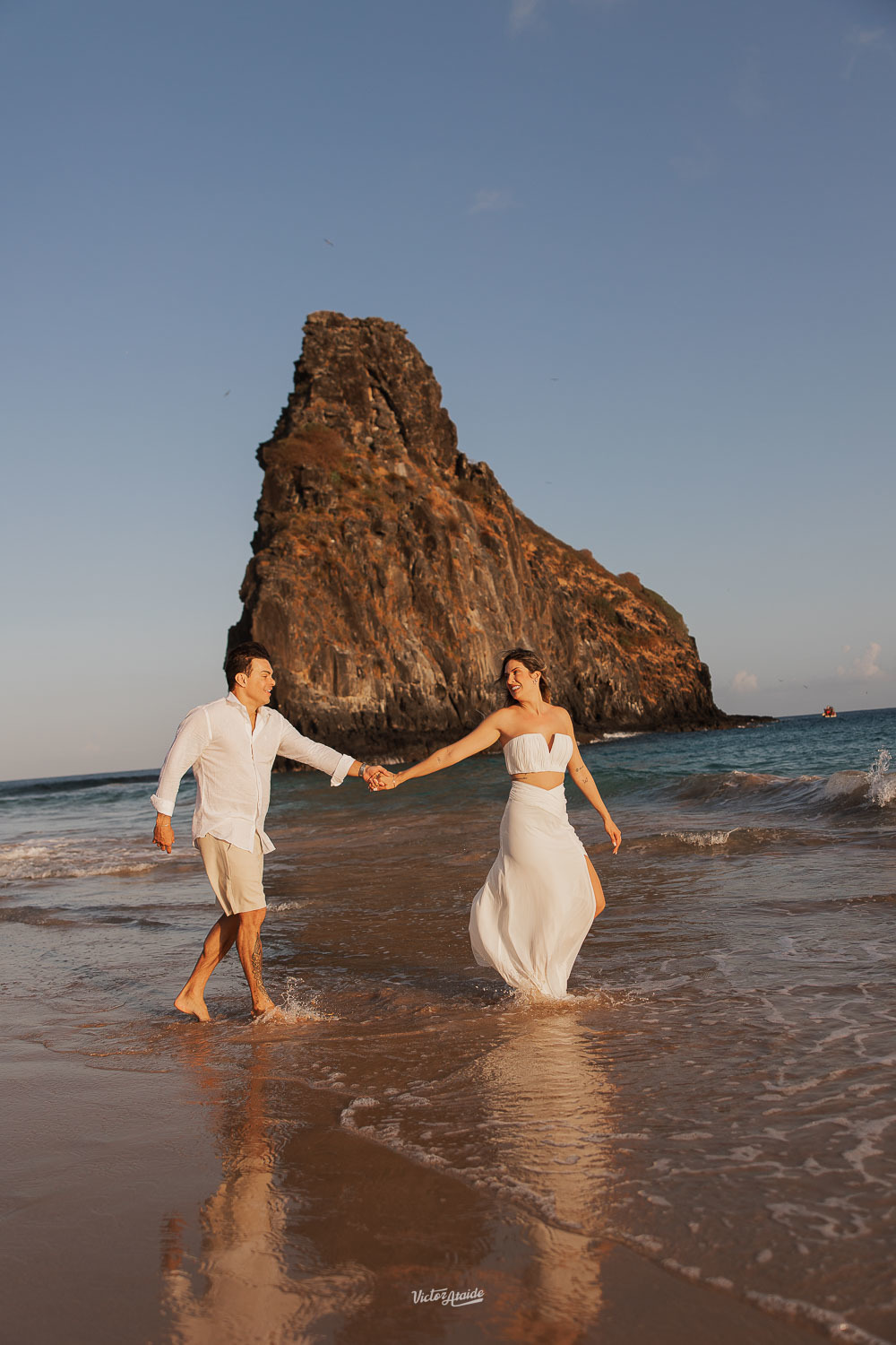 ensaio de casal em Fernando de Noronha, fotógrafo em Fernando de Noronha, Fernando de Noronha, ensaio de casal, fotos de casal, fotógrafo Victor Ataide, Victor Ataide, fotógrafo Belo Horizonte, fotógrafo Pedro Leopoldo, pré-casamento