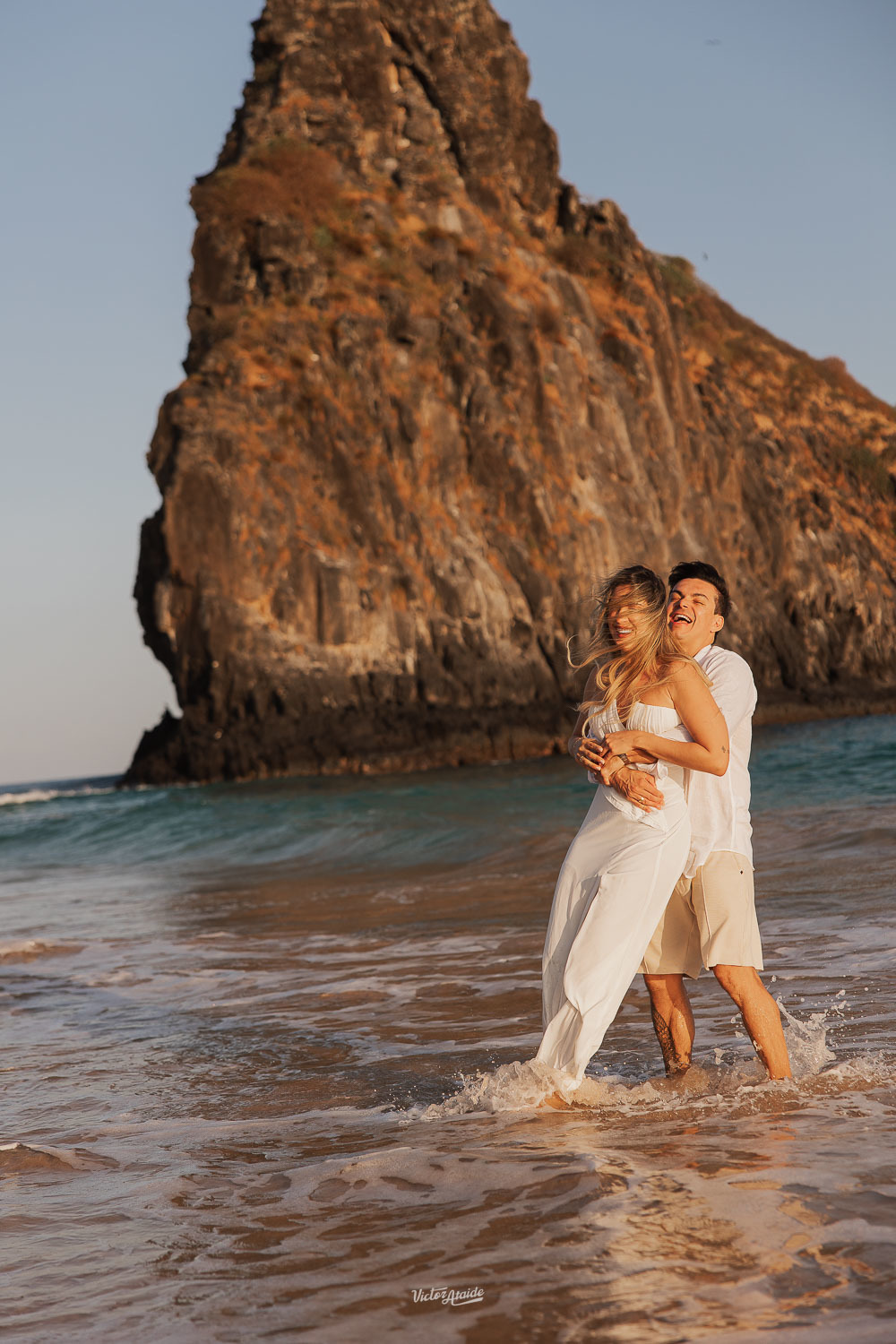 ensaio de casal em Fernando de Noronha, fotógrafo em Fernando de Noronha, Fernando de Noronha, ensaio de casal, fotos de casal, fotógrafo Victor Ataide, Victor Ataide, fotógrafo Belo Horizonte, fotógrafo Pedro Leopoldo, pré-casamento