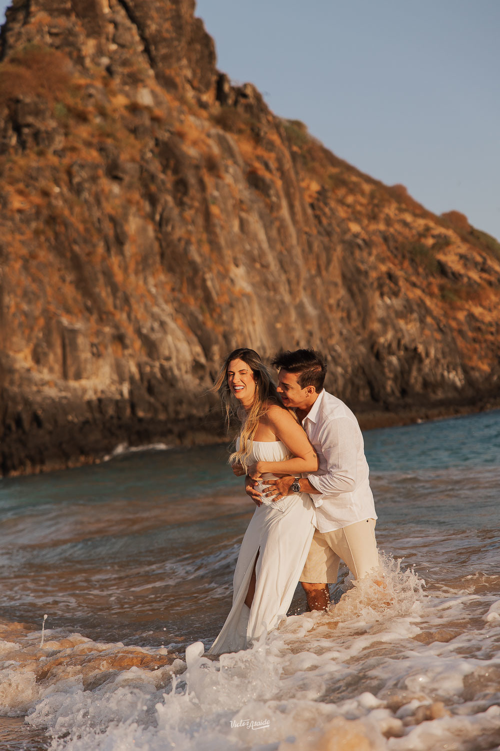 ensaio de casal em Fernando de Noronha, fotógrafo em Fernando de Noronha, Fernando de Noronha, ensaio de casal, fotos de casal, fotógrafo Victor Ataide, Victor Ataide, fotógrafo Belo Horizonte, fotógrafo Pedro Leopoldo, pré-casamento