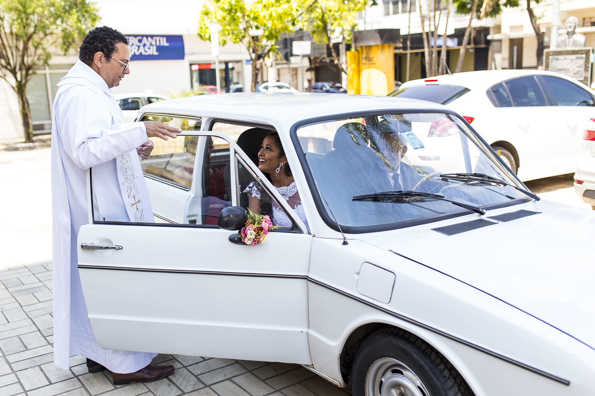 casamento, ensaio, fotografia, igreja matriz nossa senhora da conceição, madrinhas, minas gerais, noivos, padrinhos, pedro leopoldo, poswedding, prewedding, retrato, victor ataide, victorataide, brasília, padre, volkswagem
