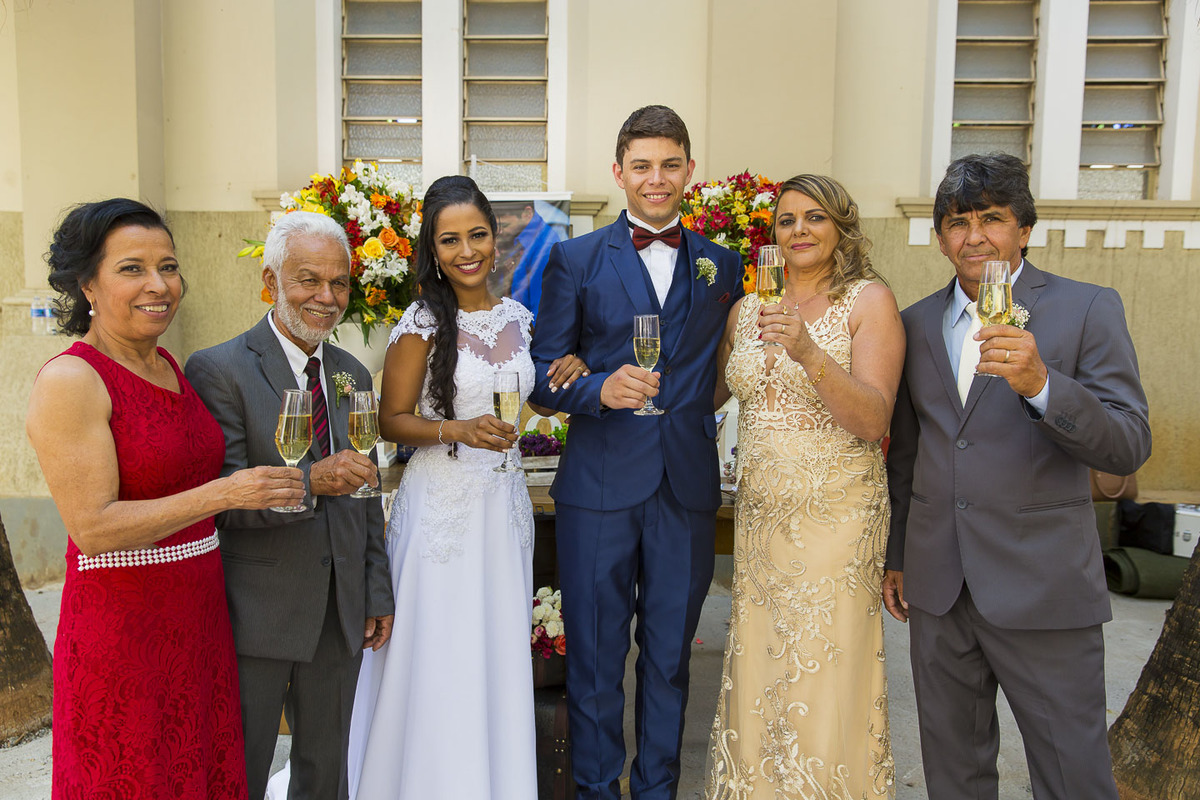 casamento, ensaio, fotografia, igreja matriz nossa senhora da conceição, madrinhas, minas gerais, noivos, pedro leopoldo, victor ataide, victorataide, pais, brinde