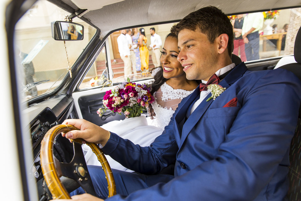 casamento, ensaio, fotografia, igreja matriz nossa senhora da conceição, madrinhas, minas gerais, noivos, pedro leopoldo, victor ataide, victorataide, latinhas, brasília, carro do pai