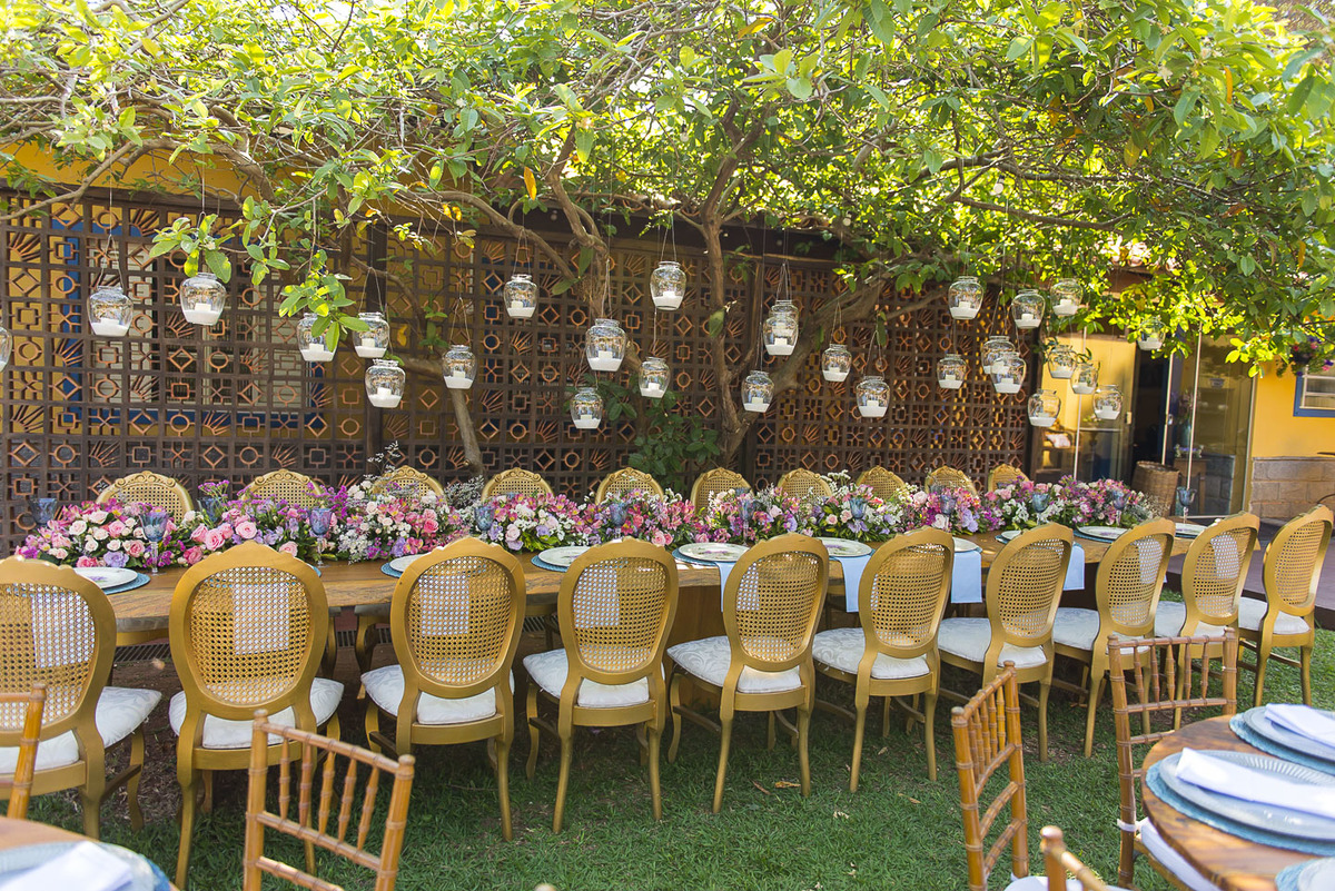 cadeiras e velas na decoração do casamento