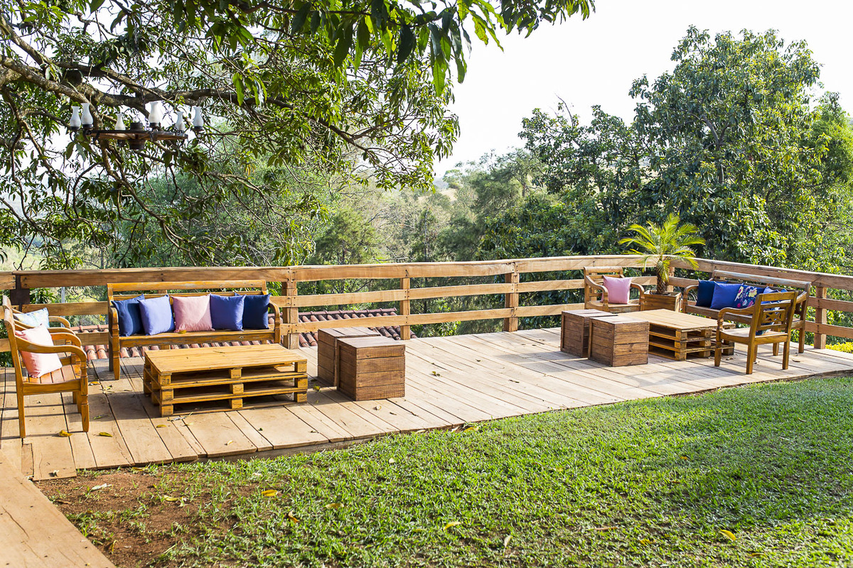píer com a decoração do casamento na fazenda vila imperial