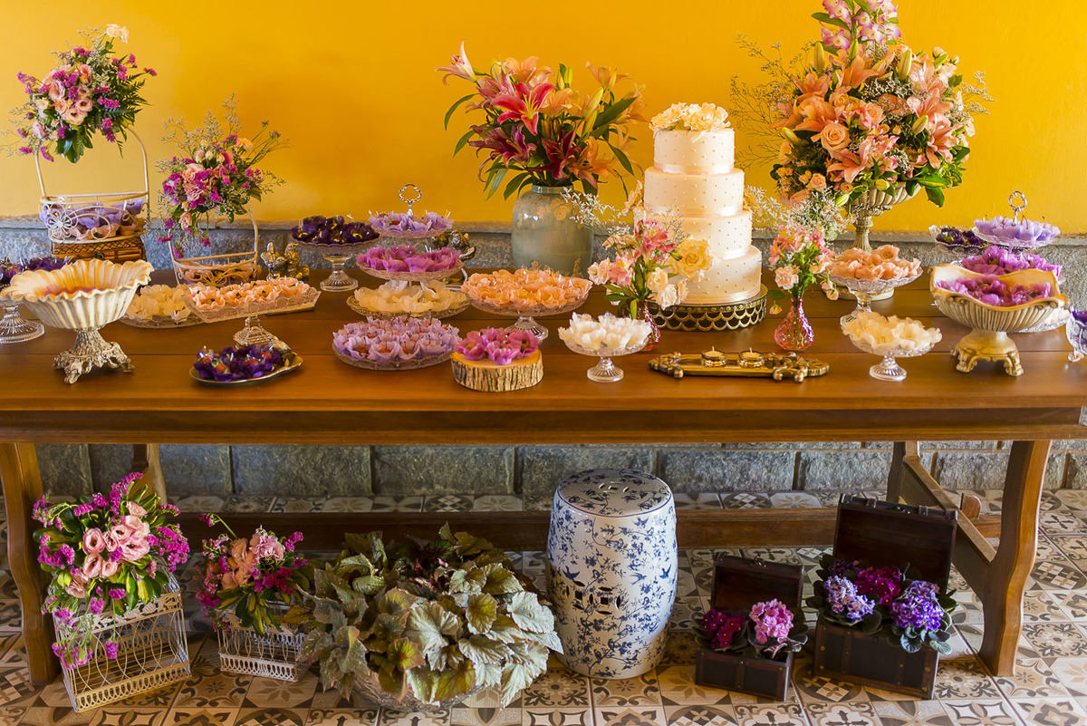 foto da mesa do bolo