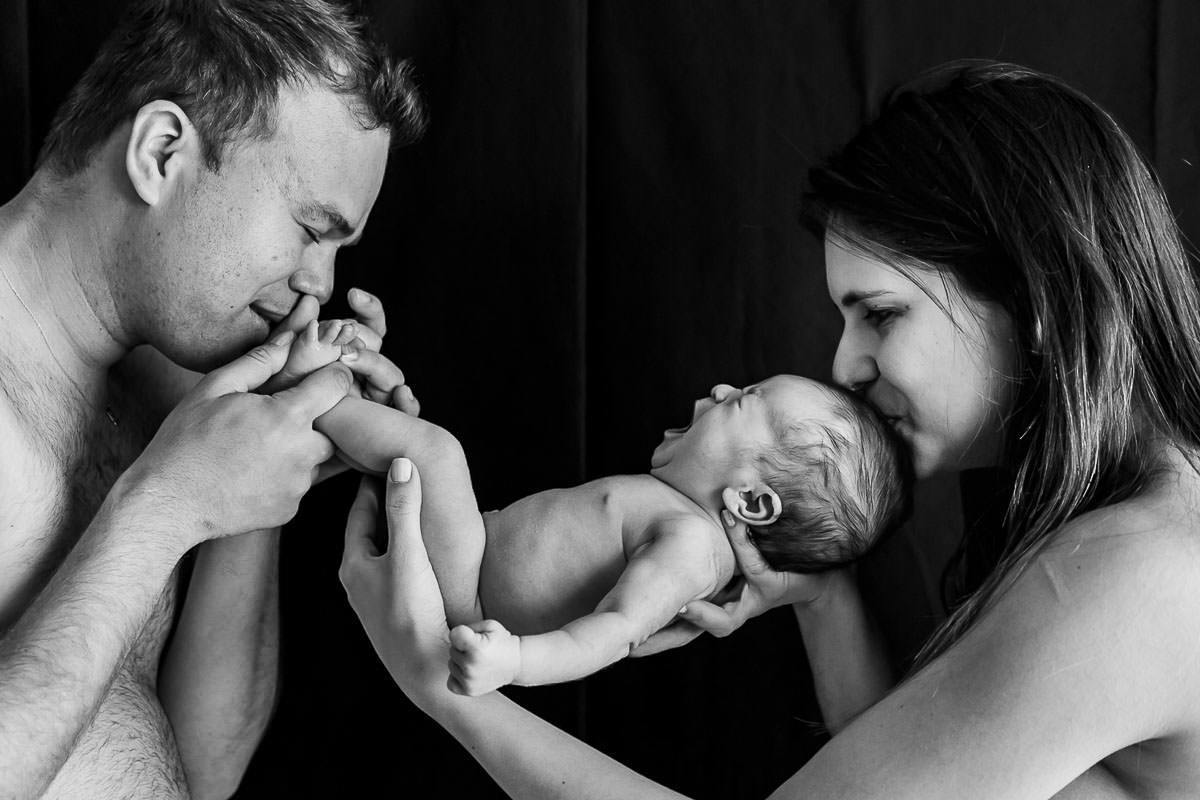 ensaio família, belo horizonte, newborn, preto e branco, fotos de bebê, fotos de família, gestantes, pais e filhos, amor materno, ensaio estúdio, 