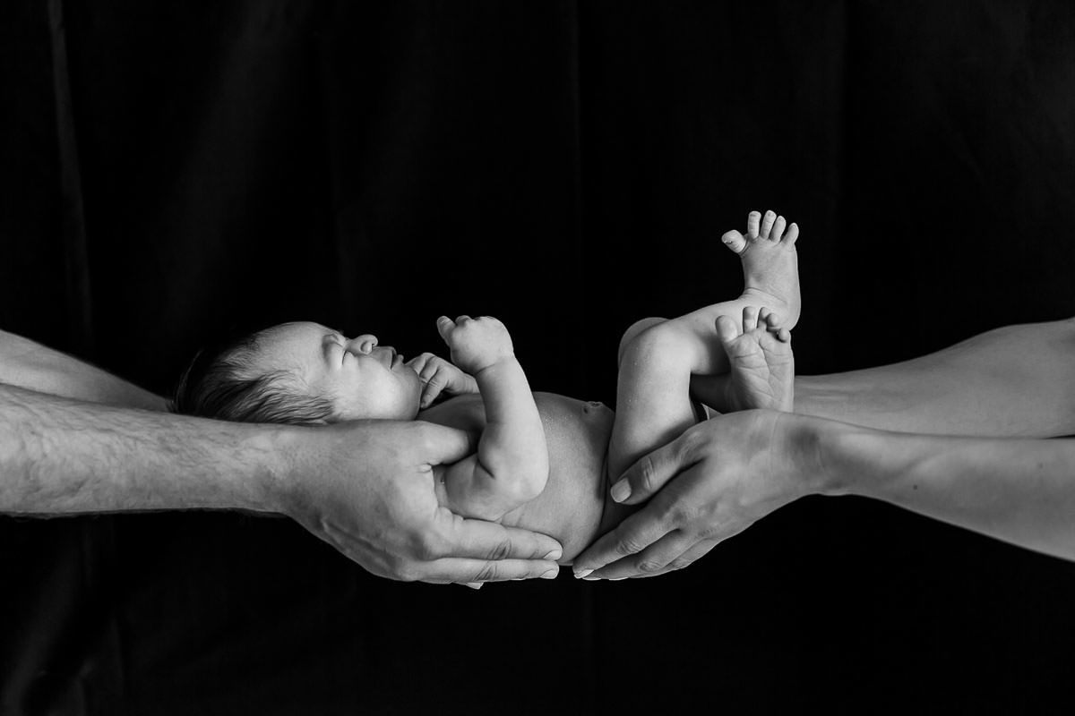 ensaio família, belo horizonte, newborn, preto e branco, fotos de bebê, fotos de família, gestantes, pais e filhos, amor materno, ensaio estúdio, 