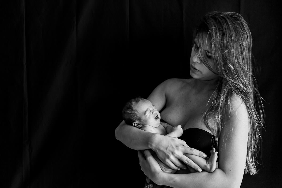 ensaio família, belo horizonte, newborn, preto e branco, fotos de bebê, fotos de família, gestantes, pais e filhos, amor materno, ensaio estúdio, 