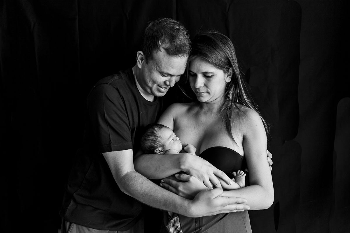 ensaio família, belo horizonte, newborn, preto e branco, fotos de bebê, fotos de família, gestantes, pais e filhos, amor materno, ensaio estúdio, 