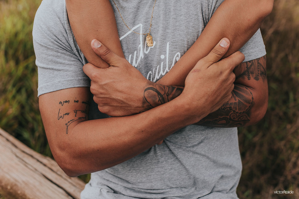 ensaio, pré-casamento, pré wedding, topo do mundo, fotografia, fotógrafo de casamento, fotógrafo belo horizonte, victor ataide, ensaio casal, tatuagem, mão,