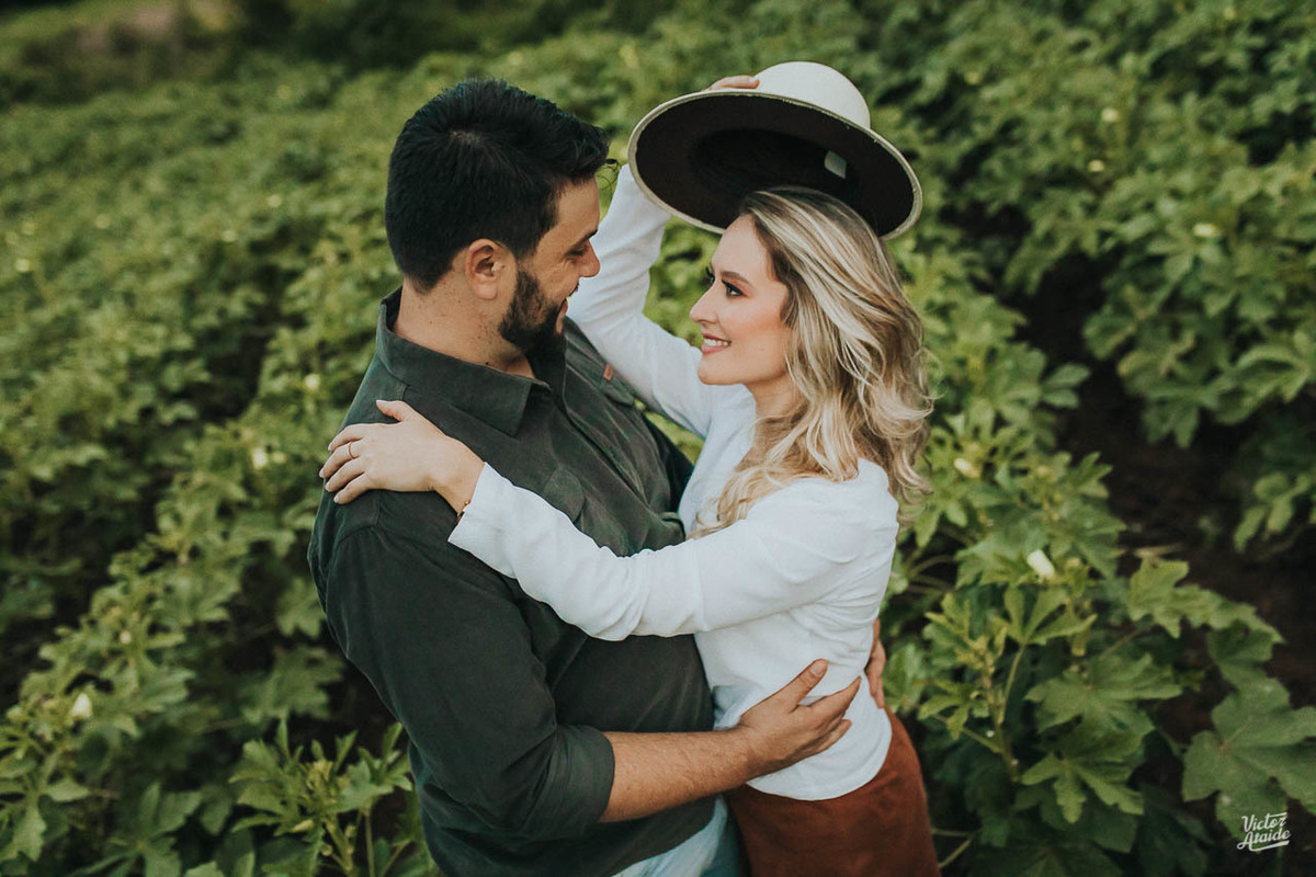 amor, amor a dois, casal, casamento, ensaio, ensaio no campo, fotografia, fotógrafo de casamento, noivos, pedro leopoldo, plantação, pré-casamento, Victor Ataide, vou casar, wedding, zootecnia