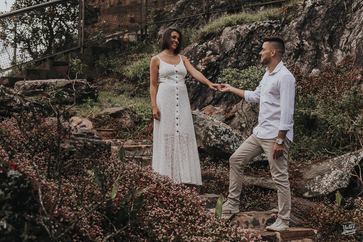 belo horizonte, caeté, casamento, casamento bh, ensaio, ensaio de casal, fotografia, fotógrafo de casamento, lugar para tirar fotos em bh, neblima, pré-casamento, pré-wedding, rosto, serra da piedade, serração, victor ataide, mãos dadas