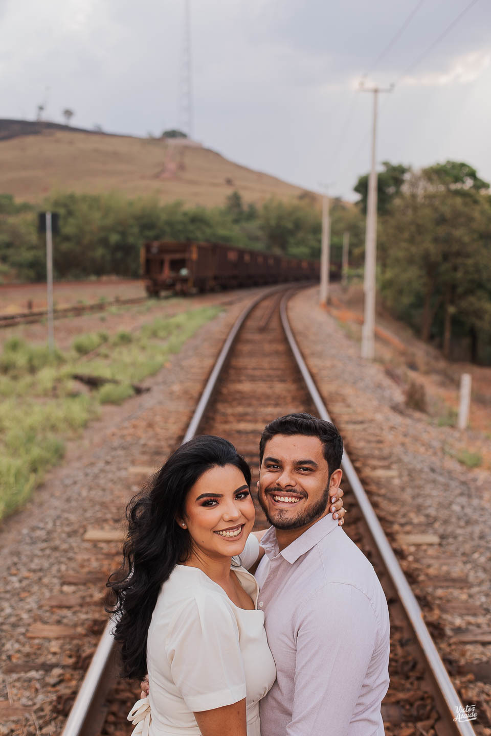 casal, congonhas, ensaio de casal, ensaio pré-casamento, fotógrafo de casamento, linha de trem, noivos, pedro leopoldo, victor ataide