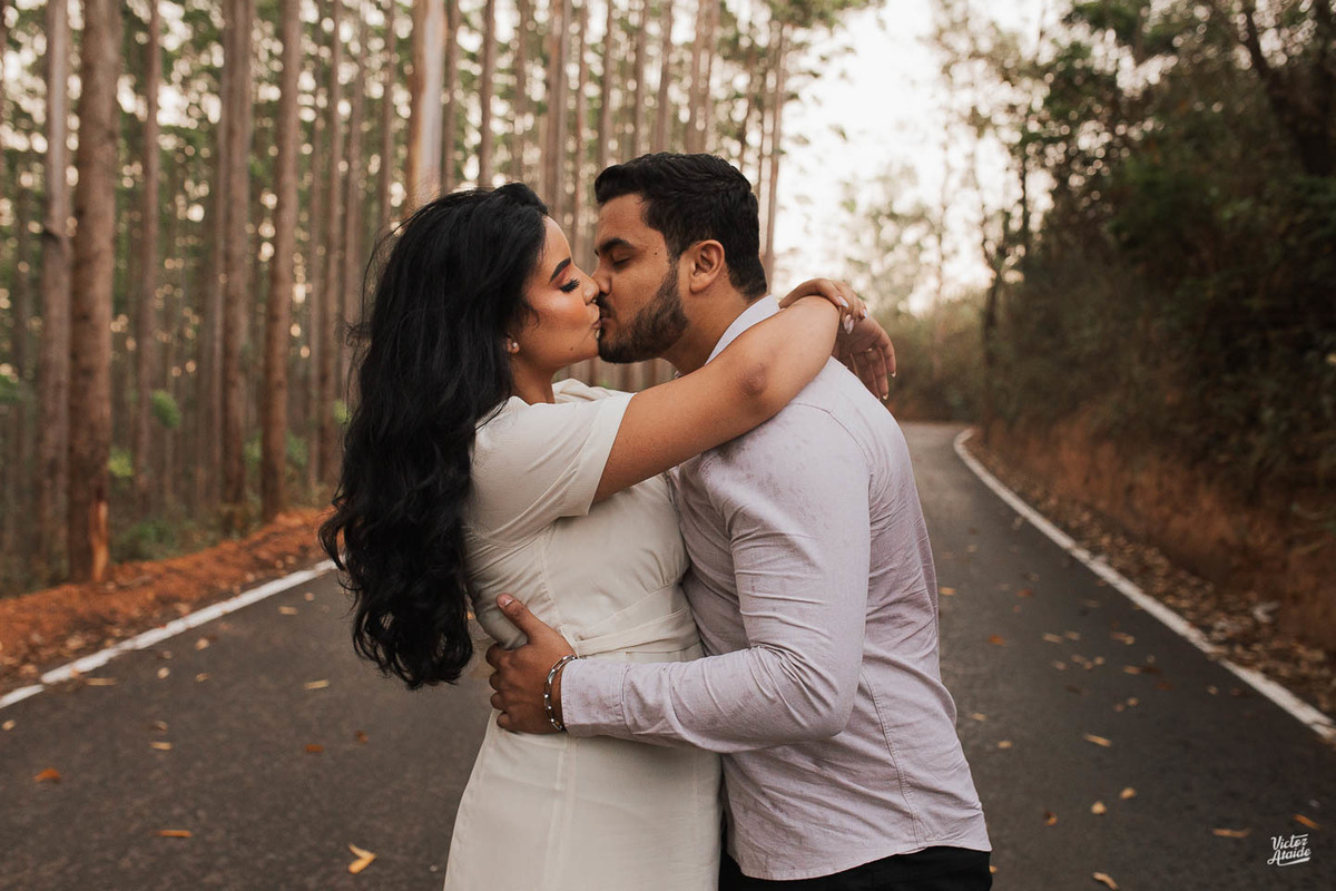 casal, congonhas, ensaio de casal, ensaio pré-casamento, fotógrafo de casamento, linha de trem, noivos, pedro leopoldo, victor ataide