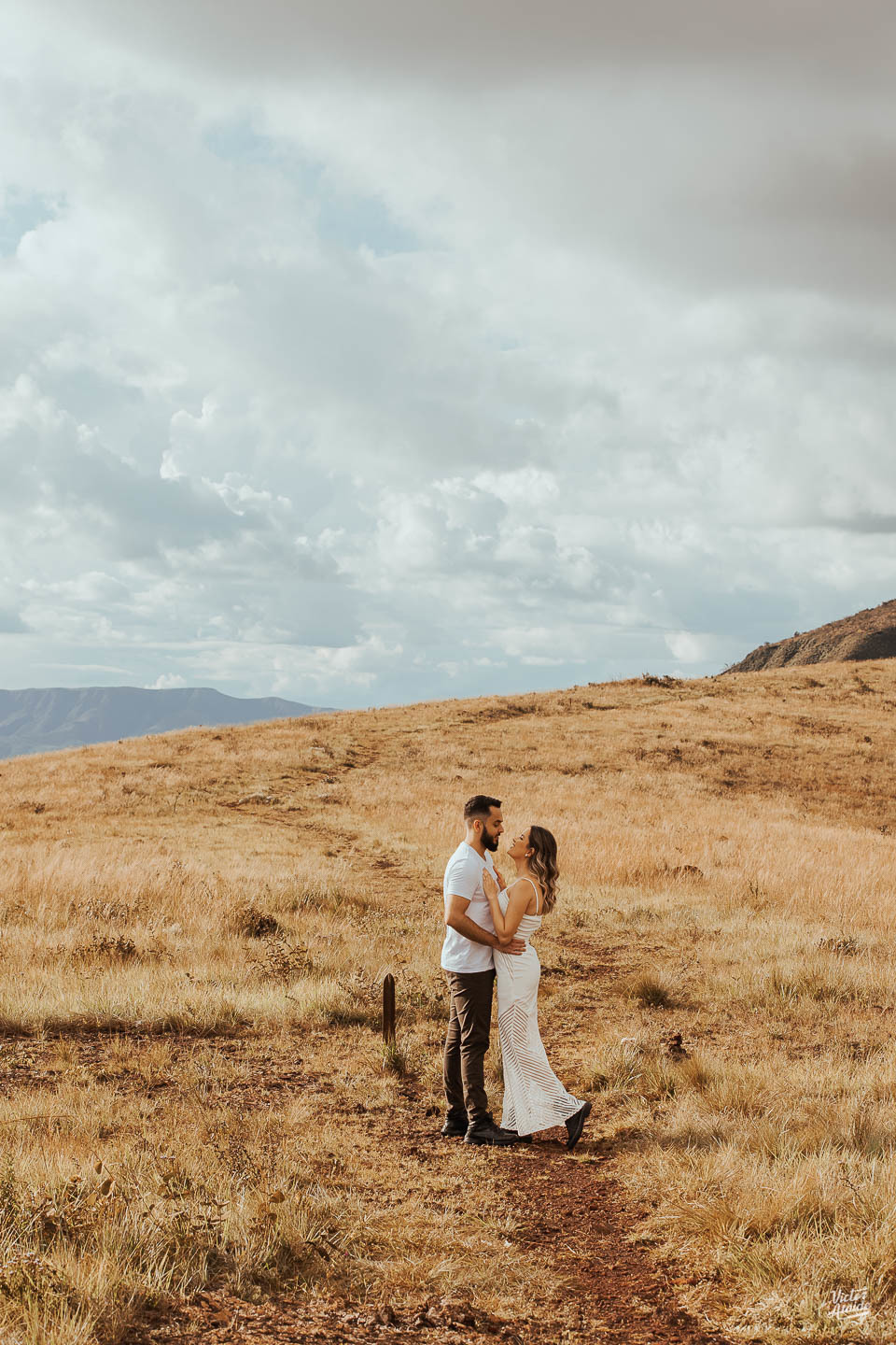 belo horizonte, ensaio de casal, ensaio de noivos, ensaio no topo do mundo, ensaio pré-casamento, ensaio rústico, fotografia, fotógrafo, fotógrafo de casamento, fotos no topo do mundo em brumadinho, la vinicola, pedro leopoldo, restaurante no topo do mund