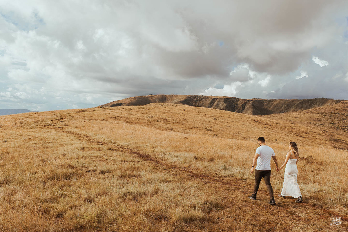 belo horizonte, ensaio de casal, ensaio de noivos, ensaio no topo do mundo, ensaio pré-casamento, ensaio rústico, fotografia, fotógrafo, fotógrafo de casamento, fotos no topo do mundo em brumadinho, la vinicola, pedro leopoldo