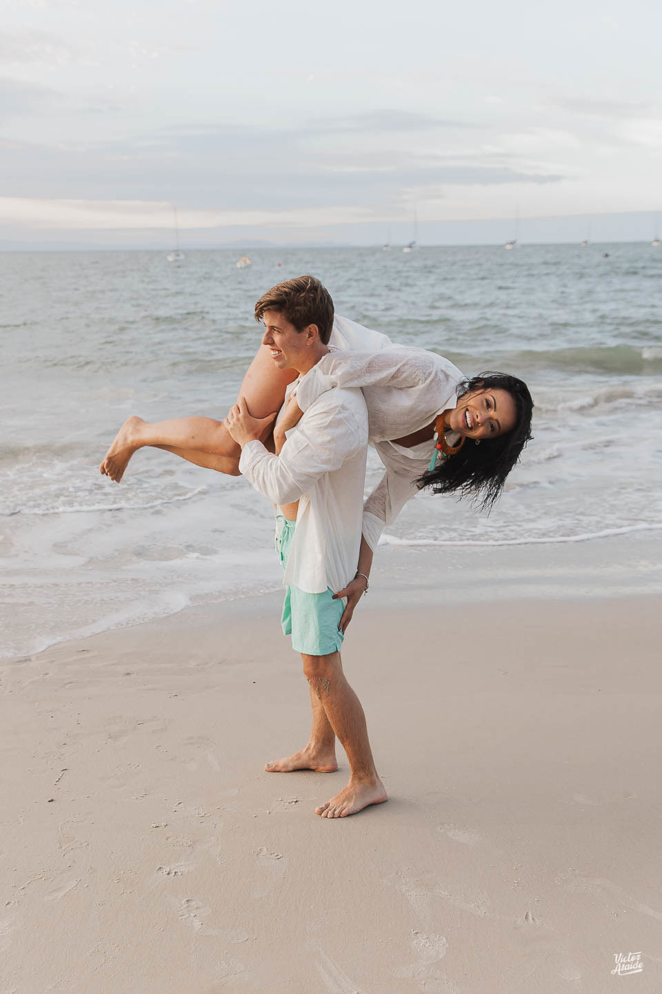 belo horizonte, ensaio de casal, ensaio na praia, ensaio pré-casamento, florianólopis, fotografia, fotógrafo, fotógrafo de casamento, jurerê internacional, pedro leopoldo, praia, santa catarina, victor ataide