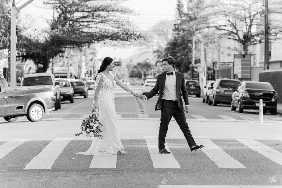 belo horizonte, ensaio na praia, florianólopis, fotografia, fotógrafo, fotógrafo de casamento, jurerê internacional, noivos, pedro leopoldo, praia, santa catarina, vestido de noiva, victor ataide, pé na areia