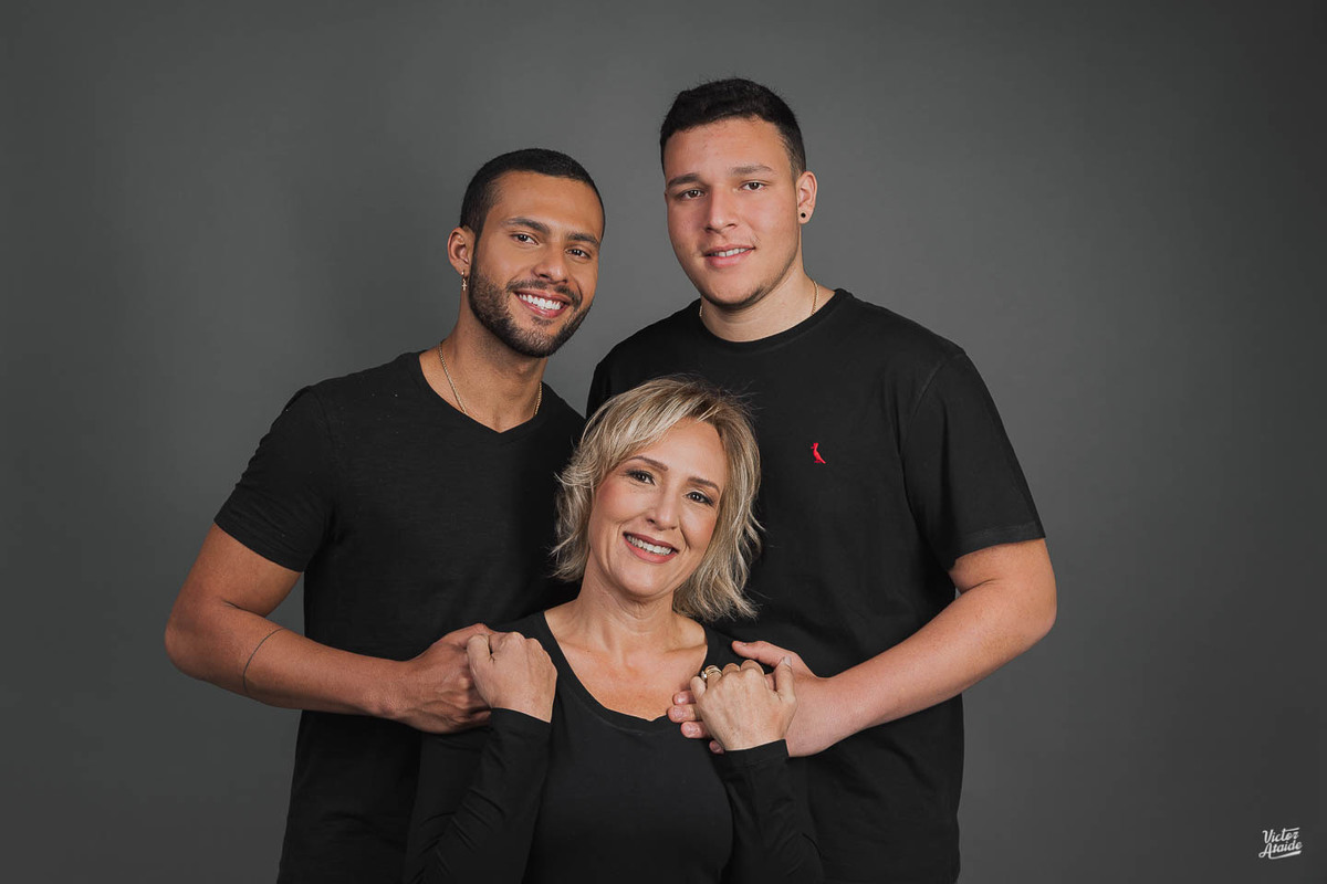 ensaio de família bh, fotos de família, retrato de família bh, ensaio pais e filhos, estúdio fotográfico bh, família de preto, retrato de família