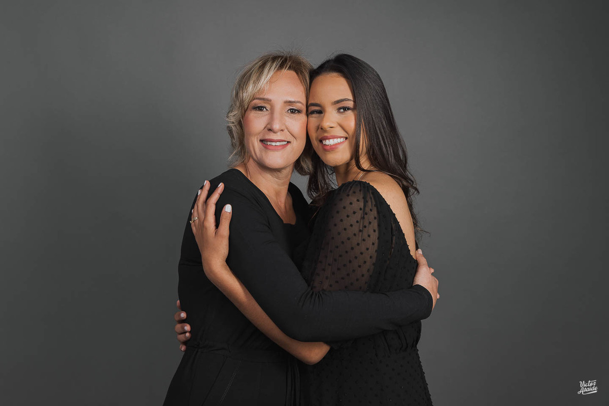 ensaio de família bh, fotos de família, retrato de família bh, ensaio pais e filhos, estúdio fotográfico bh, família de preto, retrato de família