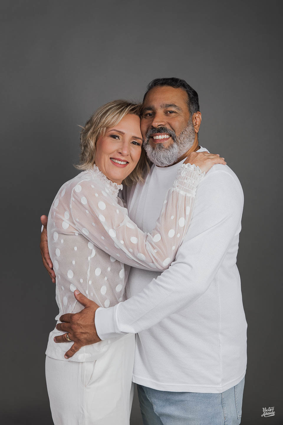 ensaio de família bh, fotos de família, retrato de família bh, ensaio pais e filhos, estúdio fotográfico bh, família de branco, retrato de família